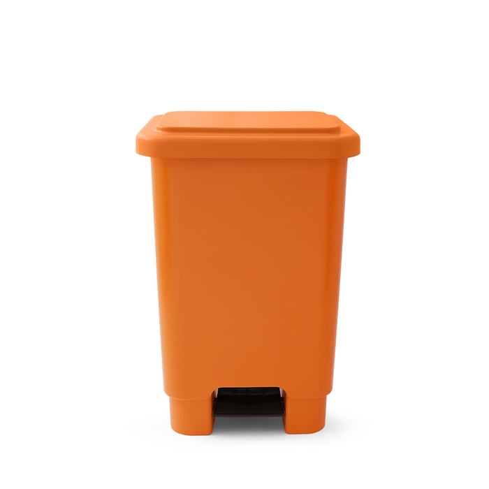 LIXEIRA COM PEDAL 100 LITROS